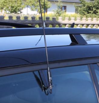 Автомобильный крепеж антенны на боковом стекле